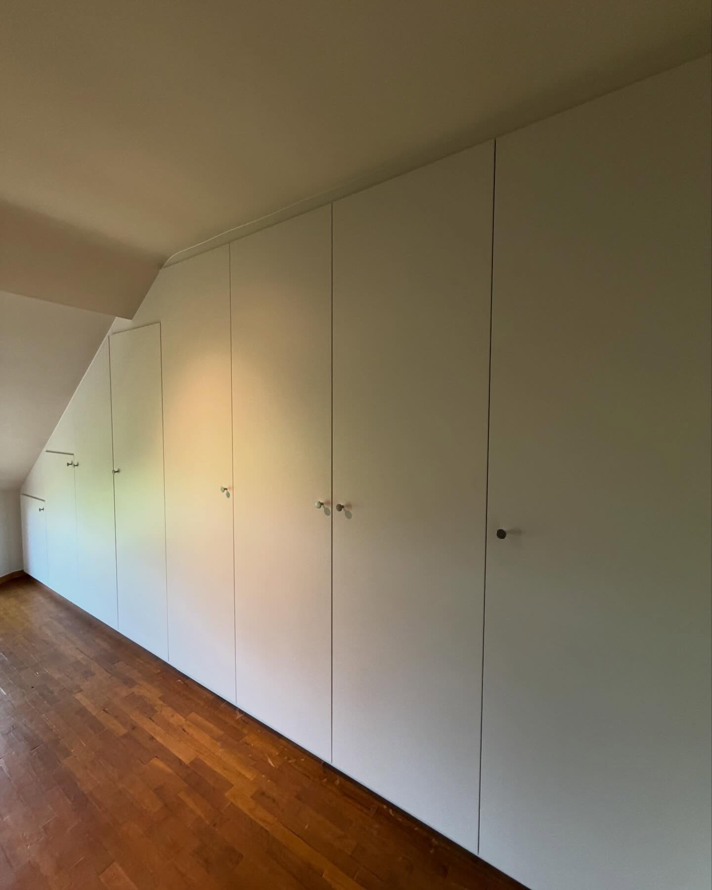 Placards sur mesure toute hauteur en finition soignée